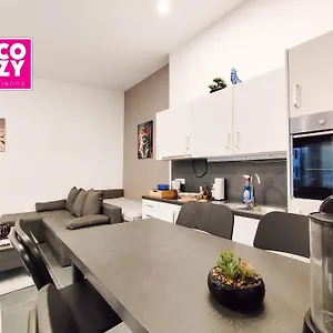  Apartment Cozy In Location With Free Parking